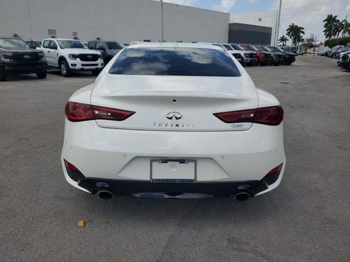 2022 INFINITI Q60 LUXE