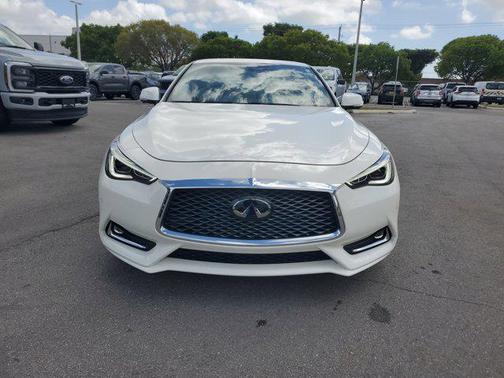 2022 INFINITI Q60 LUXE