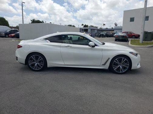 2022 INFINITI Q60 LUXE