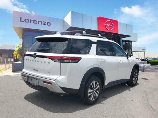 2025 Nissan Pathfinder SL FWD