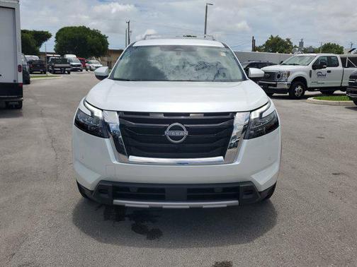 2025 Nissan Pathfinder SL FWD