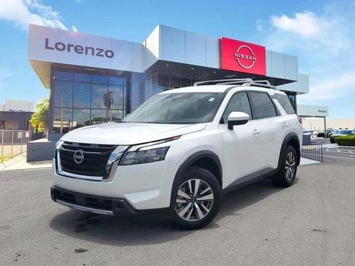 2025 Nissan Pathfinder SL FWD