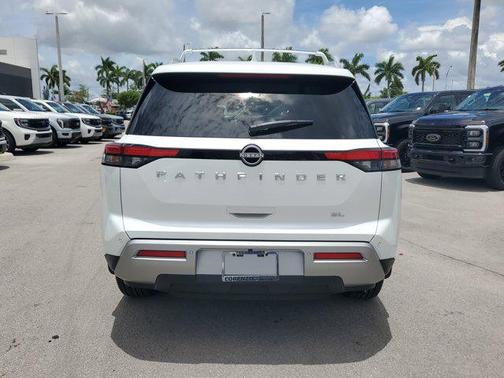 2025 Nissan Pathfinder SL FWD