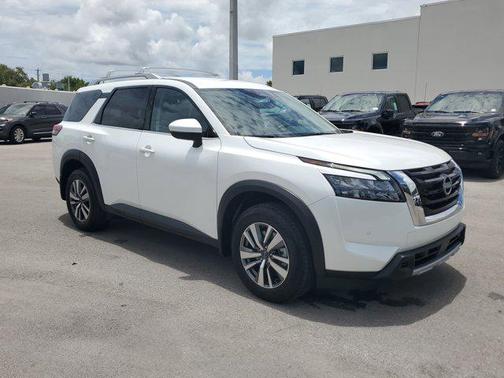 2025 Nissan Pathfinder SL FWD
