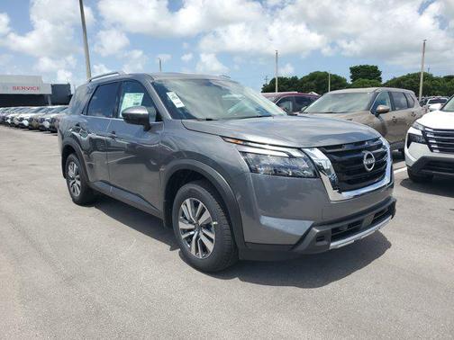 2025 Nissan Pathfinder SL FWD