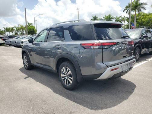 2025 Nissan Pathfinder SL FWD
