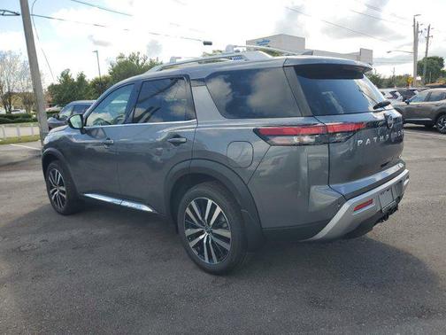 2025 Nissan Pathfinder Platinum FWD