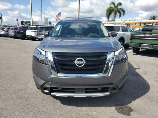 2025 Nissan Pathfinder Platinum FWD
