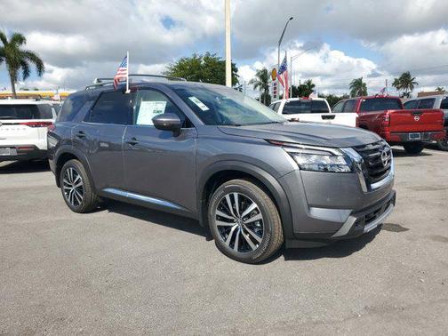 2025 Nissan Pathfinder Platinum FWD