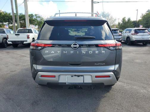 2025 Nissan Pathfinder Platinum FWD