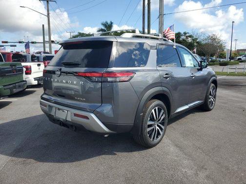 2025 Nissan Pathfinder Platinum FWD