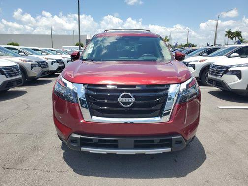 2025 Nissan Pathfinder Platinum FWD
