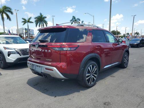 2025 Nissan Pathfinder Platinum FWD