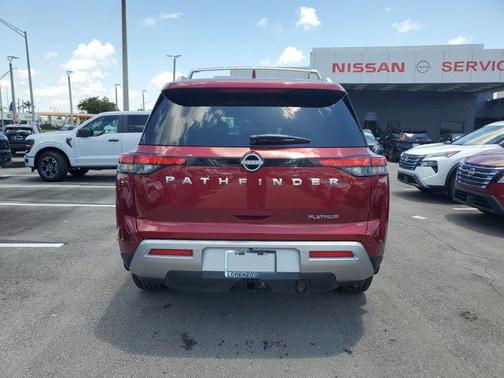 2025 Nissan Pathfinder Platinum FWD