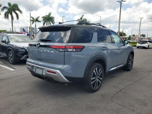2025 Nissan Pathfinder Platinum FWD