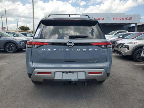 2025 Nissan Pathfinder Platinum FWD