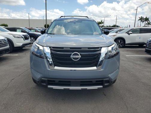 2025 Nissan Pathfinder Platinum FWD