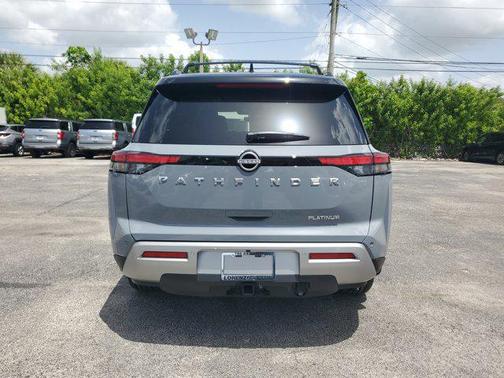 2025 Nissan Pathfinder Platinum FWD