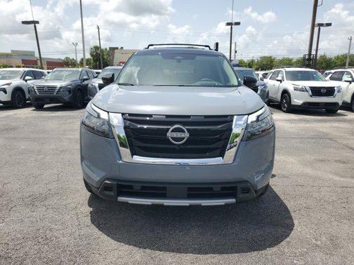2025 Nissan Pathfinder Platinum FWD