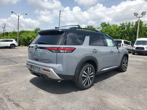 2025 Nissan Pathfinder Platinum FWD