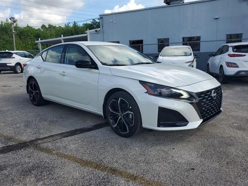 2025 Nissan Altima SR FWD