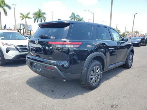 2025 Nissan Pathfinder S 4WD