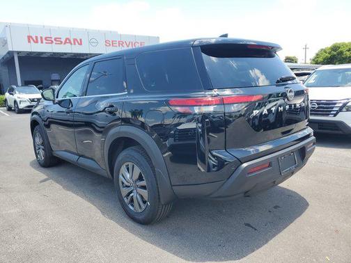 2025 Nissan Pathfinder S 4WD