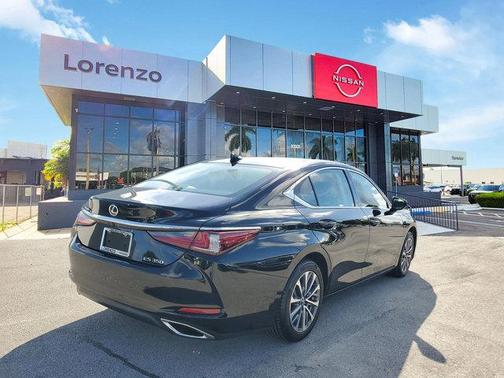 2023 Lexus ES 350 Base