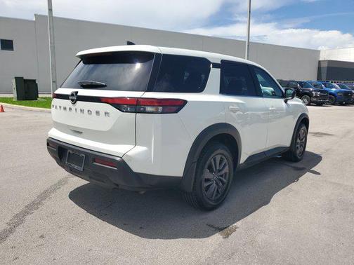 2023 Nissan Pathfinder S FWD
