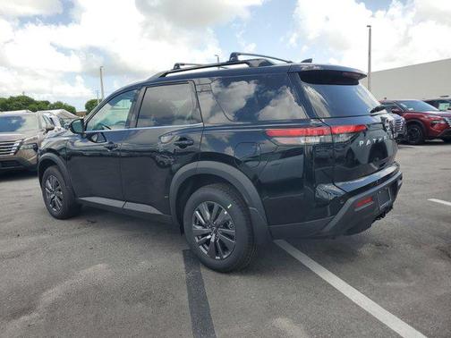 2025 Nissan Pathfinder SV FWD
