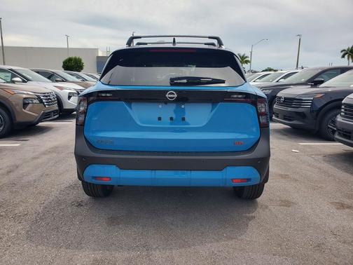 2025 Nissan Kicks SR