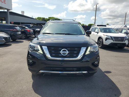 2017 Nissan Pathfinder SV
