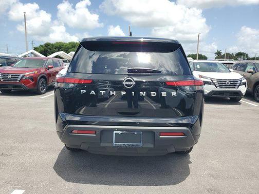 2025 Nissan Pathfinder S FWD