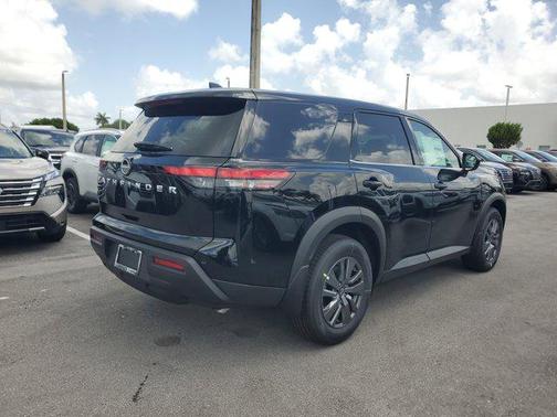 2025 Nissan Pathfinder S FWD