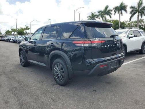 2025 Nissan Pathfinder S FWD
