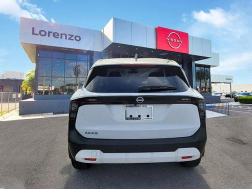 2025 Nissan Kicks SV