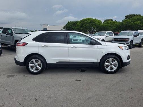 2023 Ford Edge SE