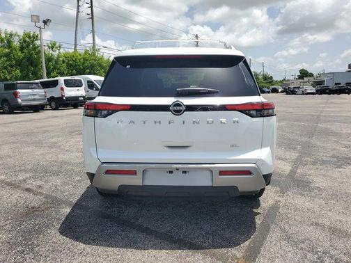 2025 Nissan Pathfinder SL FWD