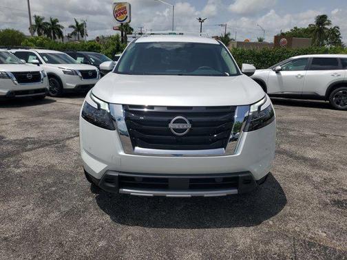 2025 Nissan Pathfinder SL FWD