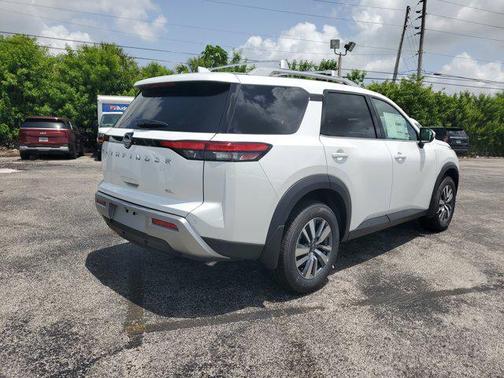 2025 Nissan Pathfinder SL FWD