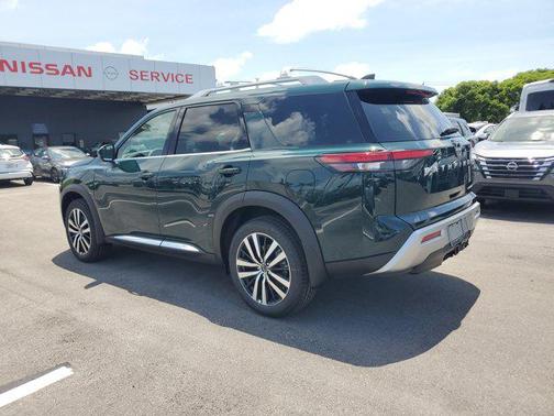 2025 Nissan Pathfinder Platinum FWD