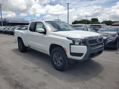 2025 Nissan Frontier SV