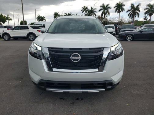 2025 Nissan Pathfinder SL FWD
