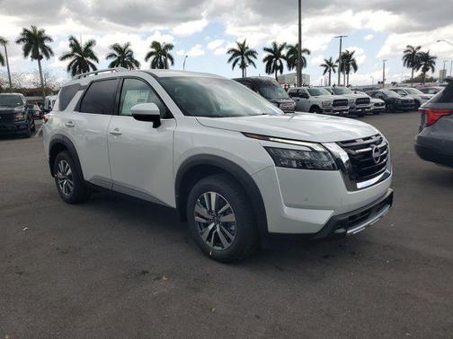 2025 Nissan Pathfinder SL FWD