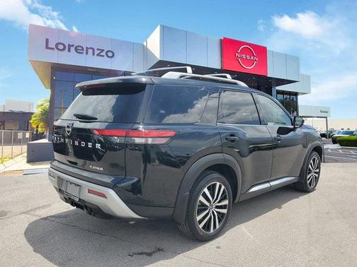 2024 Nissan Pathfinder Platinum FWD