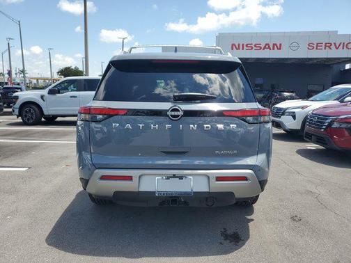 2025 Nissan Pathfinder Platinum FWD