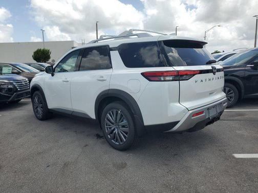 2025 Nissan Pathfinder SL FWD