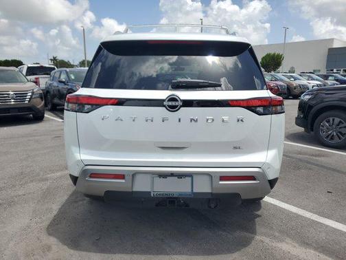 2025 Nissan Pathfinder SL FWD