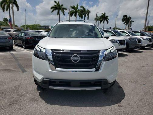 2025 Nissan Pathfinder SL FWD