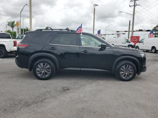 2023 Nissan Pathfinder SV FWD
